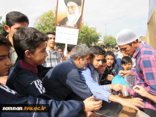 حضور پرصلابت دانشگاهیان دانشکده فنی و حرفه ای پسران سمنان  در راهپیمایی یوم الله ۱۳ آبان 1398  14