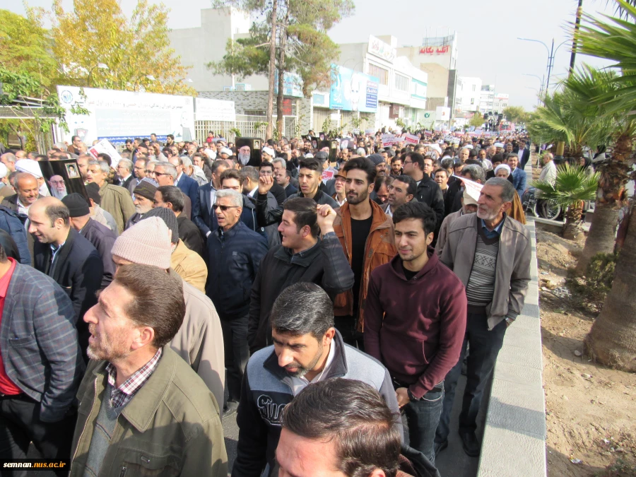 حضور دکتر نقدی سرپرست دانشگاه فنی و حرفه ای استان سمنان و دانشگاهیان دانشکده فنی و حرفه ای پسران سمنان در راهپیمایی انقلابی  محکومیت اقدامات اخیر اغتشاشگران و فتنه گران 7